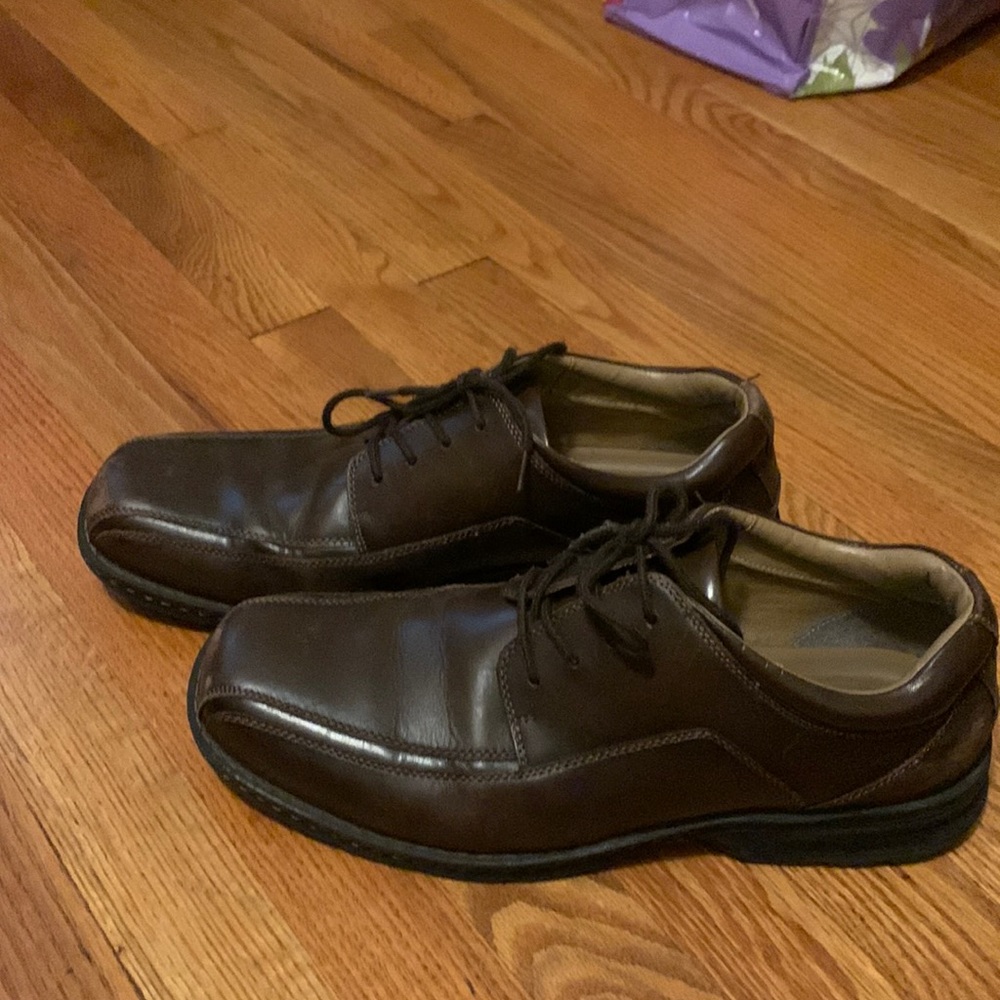 Mens brown Dockers tie shoes, size 13